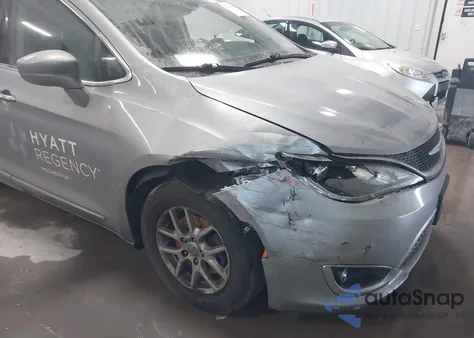 2020 Chrysler Pacifica Touring L z USA, uszkodzony, nr VIN 2C4RC1BG0LR106361